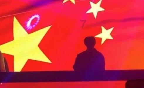 张杰的腰力好牛，能仰头下腰也就算了，关键还能边下腰边飙高音！